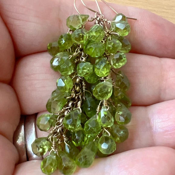 VINTAGE SOLID 14K GOLD FACETED MULTI PERIDOT CLUSTER BUNCH DANGLE DROP EARRINGS - Picture 13 of 16